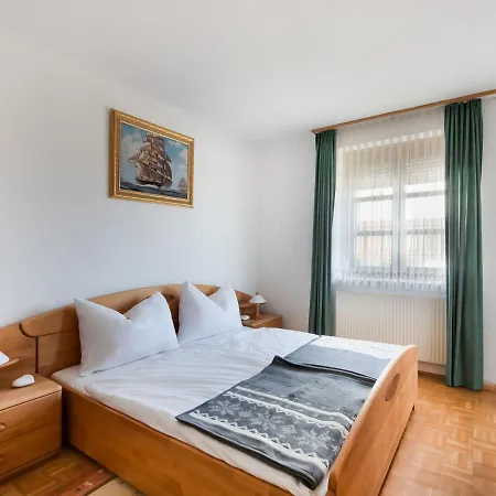 Captivating Holiday In With Mountain Views Altmünster